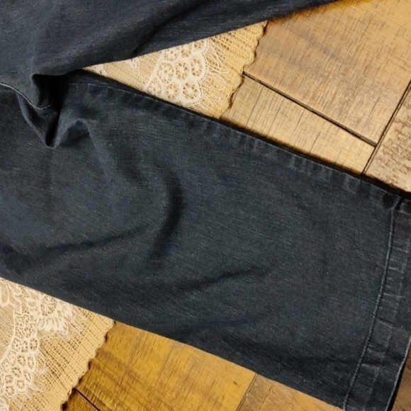 st John's Bay Denim Capri Size 10 Darker Wash Classic Style - Picture 9 of 12